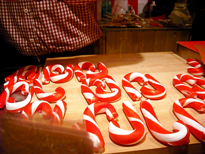 Handgemachte Zuckerstangen, noch ganz weich
